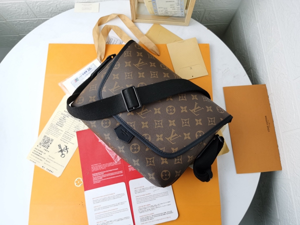 ルイヴィトンバッグ側面デザイン